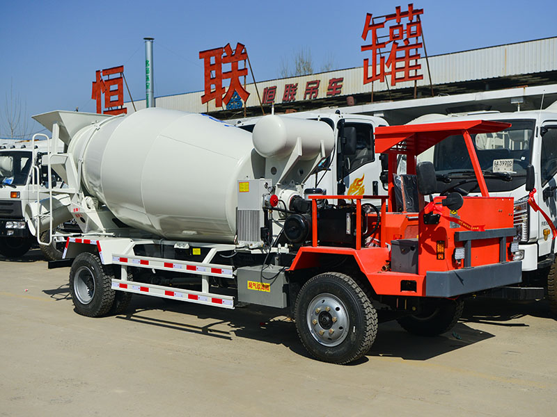 6方矿用搅拌车